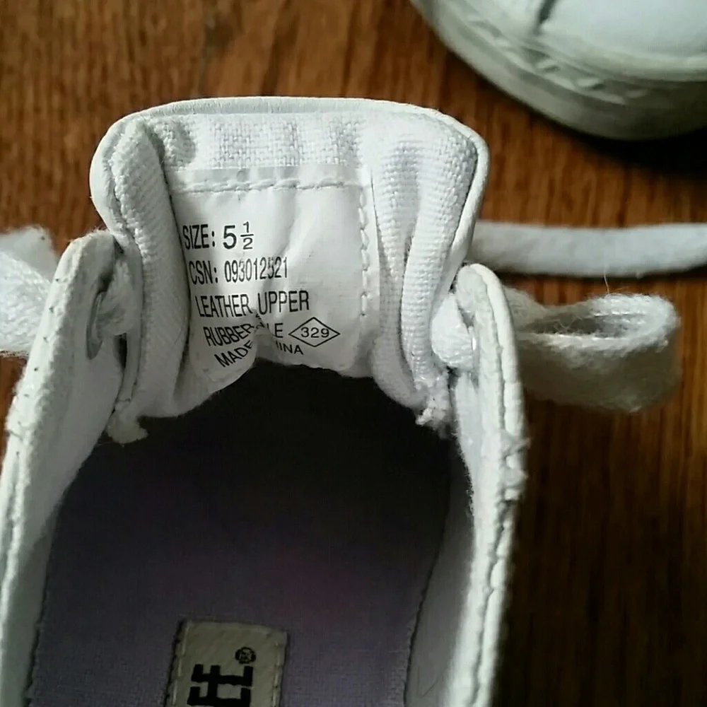 Cherokee Toddler Size 5.5 White Leather Lace-Up Sneakers